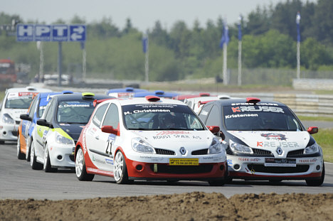 Michael Christensen formåede at køre udenom Jacob Kristensen og vinde sin første sejr i Renault Clio Cuppen.